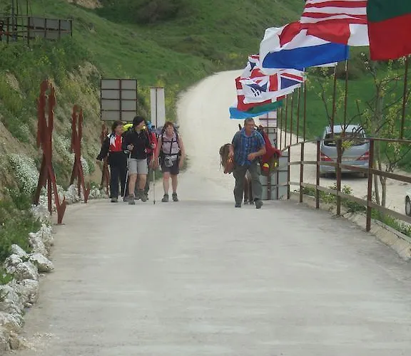 De Peregrinos A Santiago Белорадо